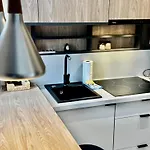 Comfy - Old Town Center Apartment